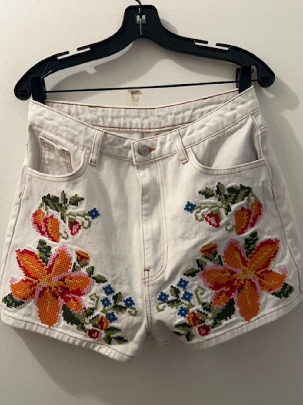 Anthropologie x Farm Rio Embroidered Bold Floral Twill  White Denim Shorts NEW